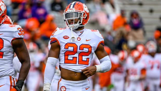 Clemson LB Trenton Simpson